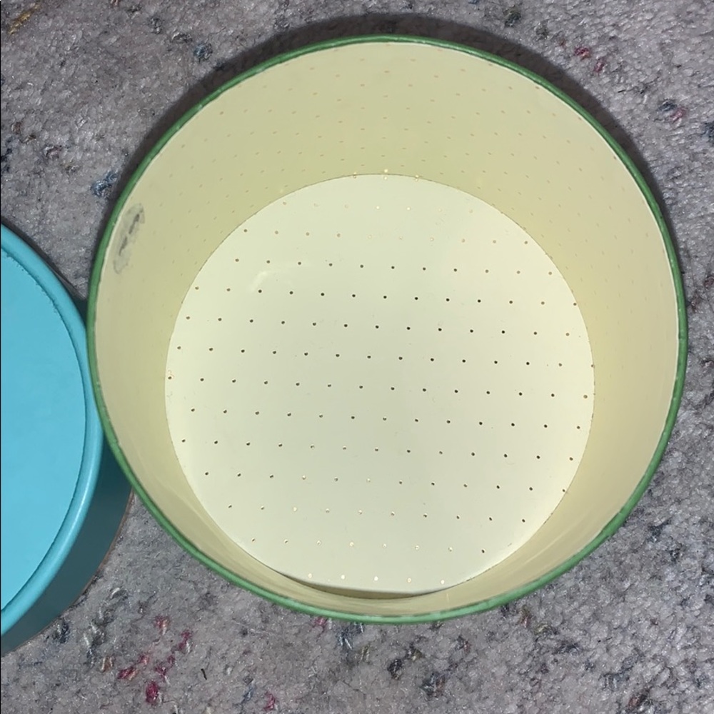 Kate Spade Circular Box - Picture 3 of 3